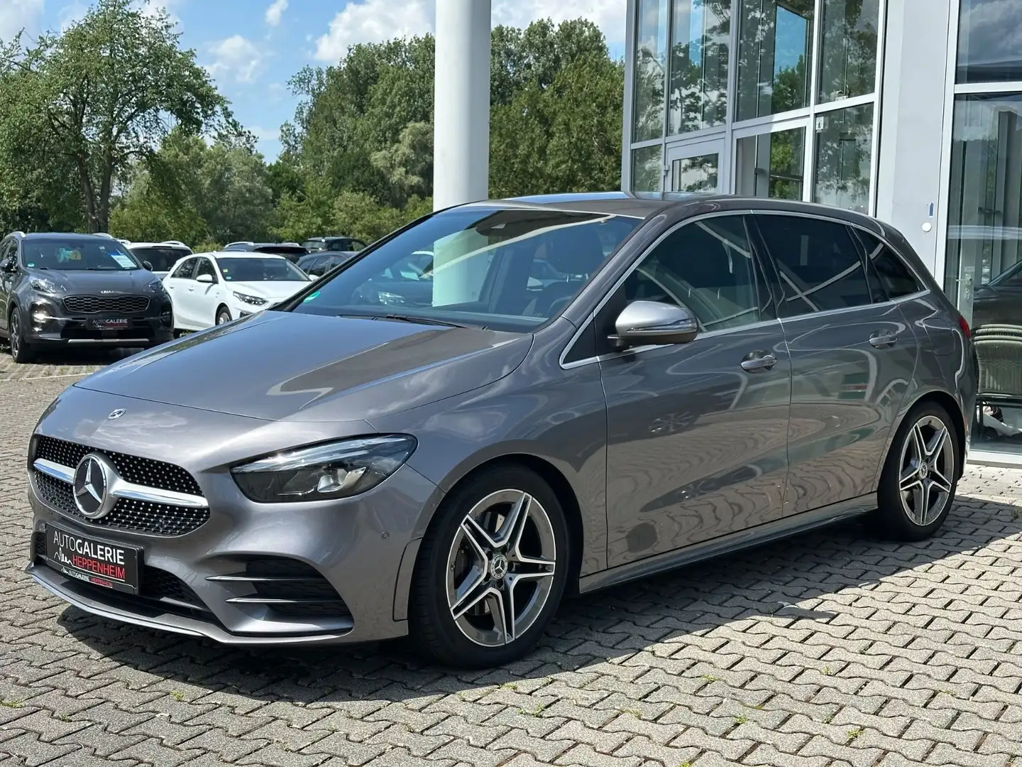 Mercedes-Benz B 220 AMG LINE/AUT/NAV/LED/R-KAM/M-BUX Info/18ZO Grau - 1