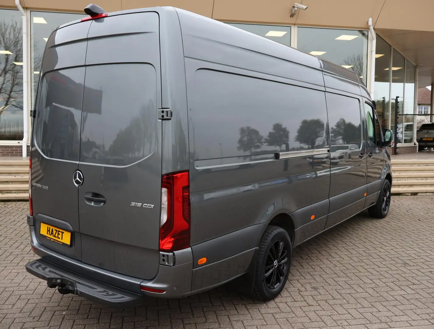 Mercedes-Benz Sprinter 319 3.0 CDI V6 190 PK L3H2 + LED / 360 CAMERA / DI Grijs - 2