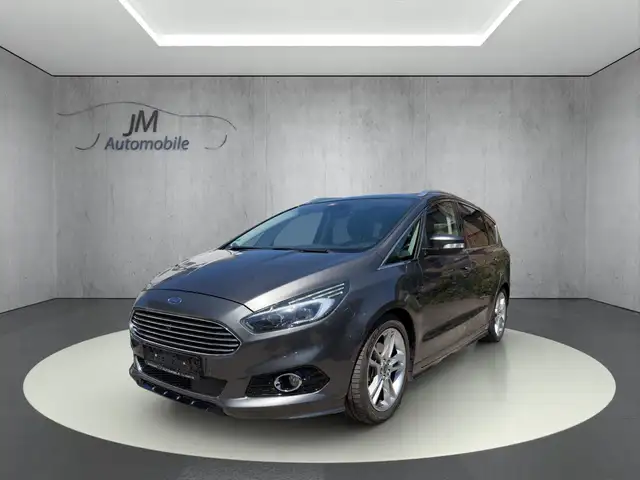 Ford S-Max view 3