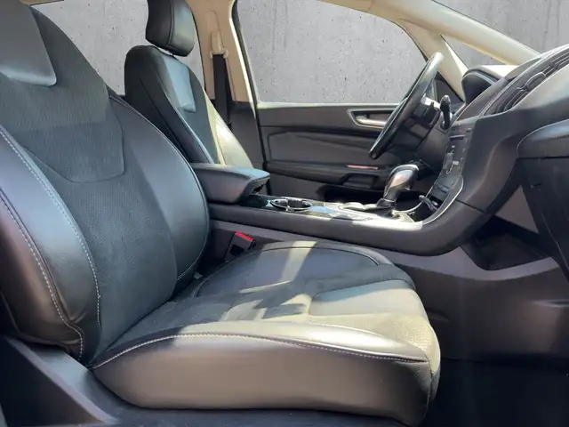 Ford S-Max view 12