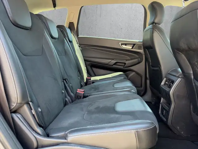 Ford S-Max view 11