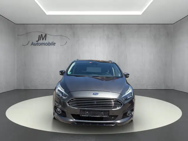 Ford S-Max view 2
