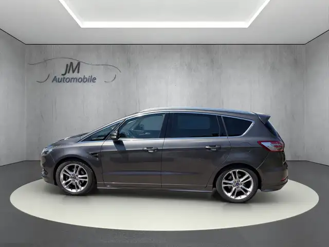 Ford S-Max view 4
