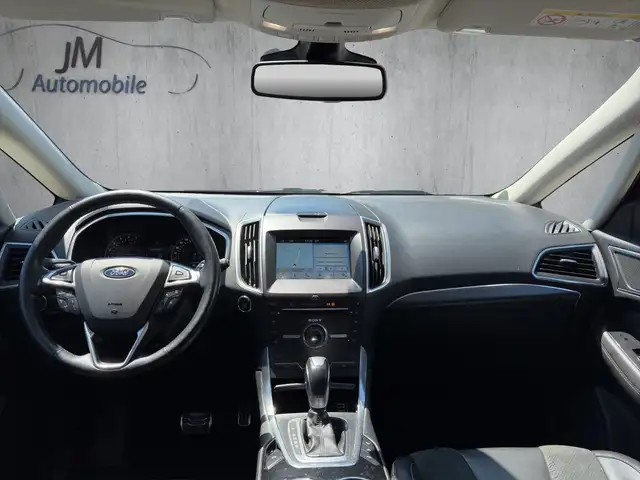 Ford S-Max view 13