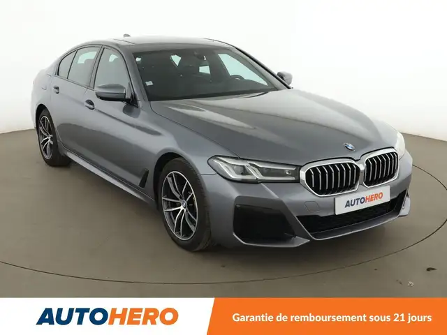 BMW 5 Series view 8