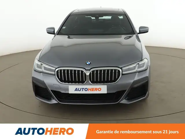 BMW 5 Series view 9