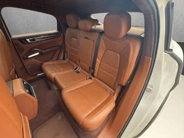 Porsche Cayenne view 13