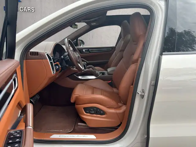 Porsche Cayenne view 12