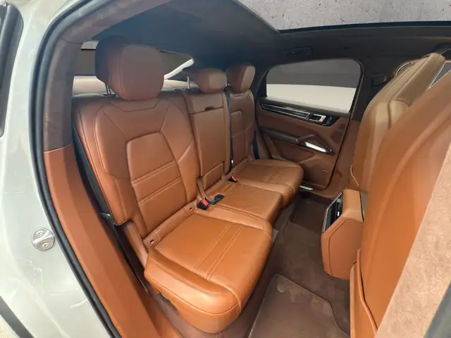 Porsche Cayenne view 14