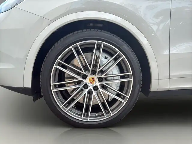 Porsche Cayenne view 10