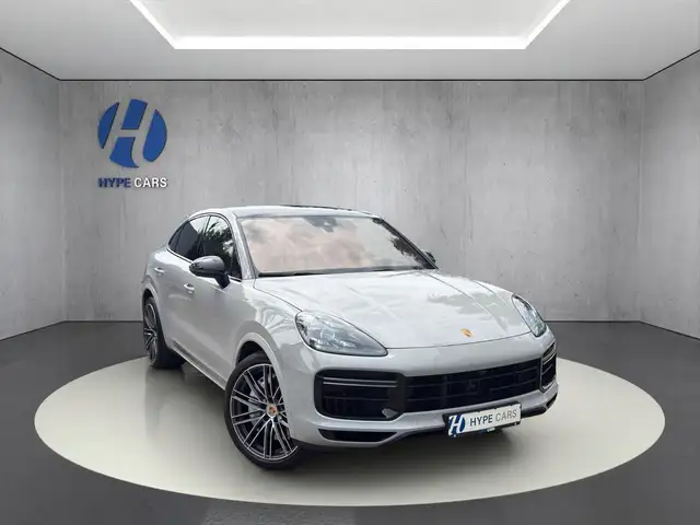 Porsche Cayenne view 3