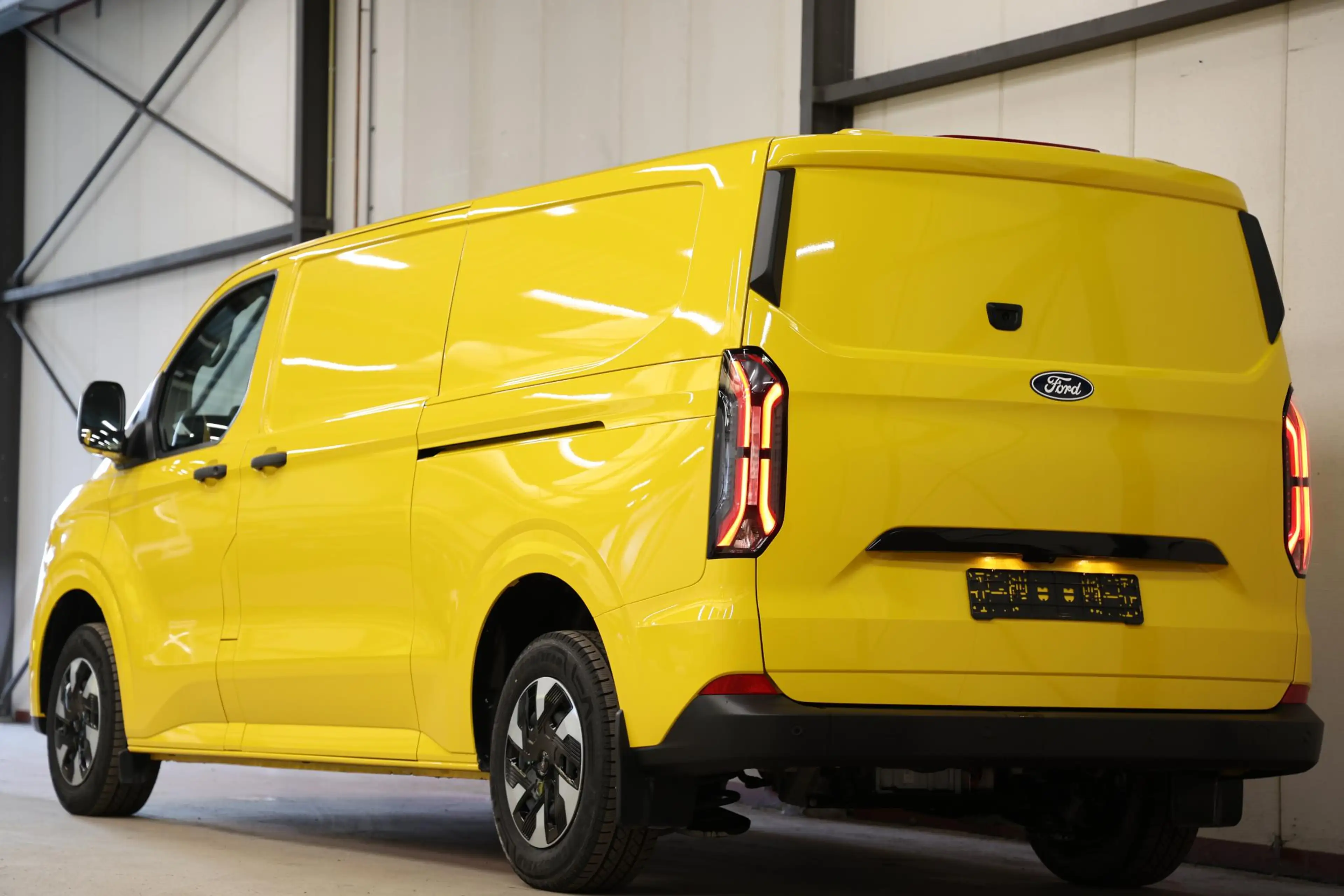 Ford E-Transit 340 L2H1 LANG Limited 71 kWh CAMERA LED — photo 17