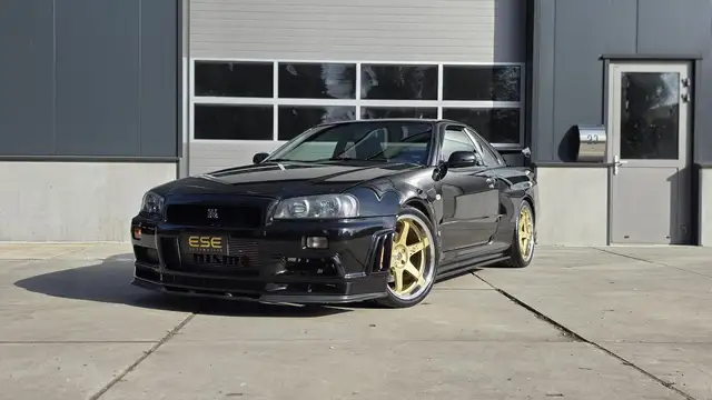 Nissan Skyline R34 GTR V-spec LHD (UK-Spec) 1 of 80