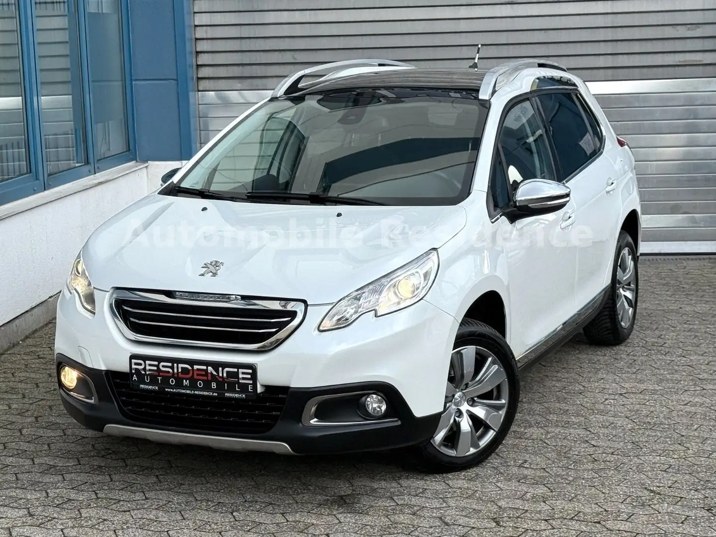 Peugeot 2008 Allure 1.6 HDI*NAVI*PANO*LEDER*LED*PDC*AHK* - 1