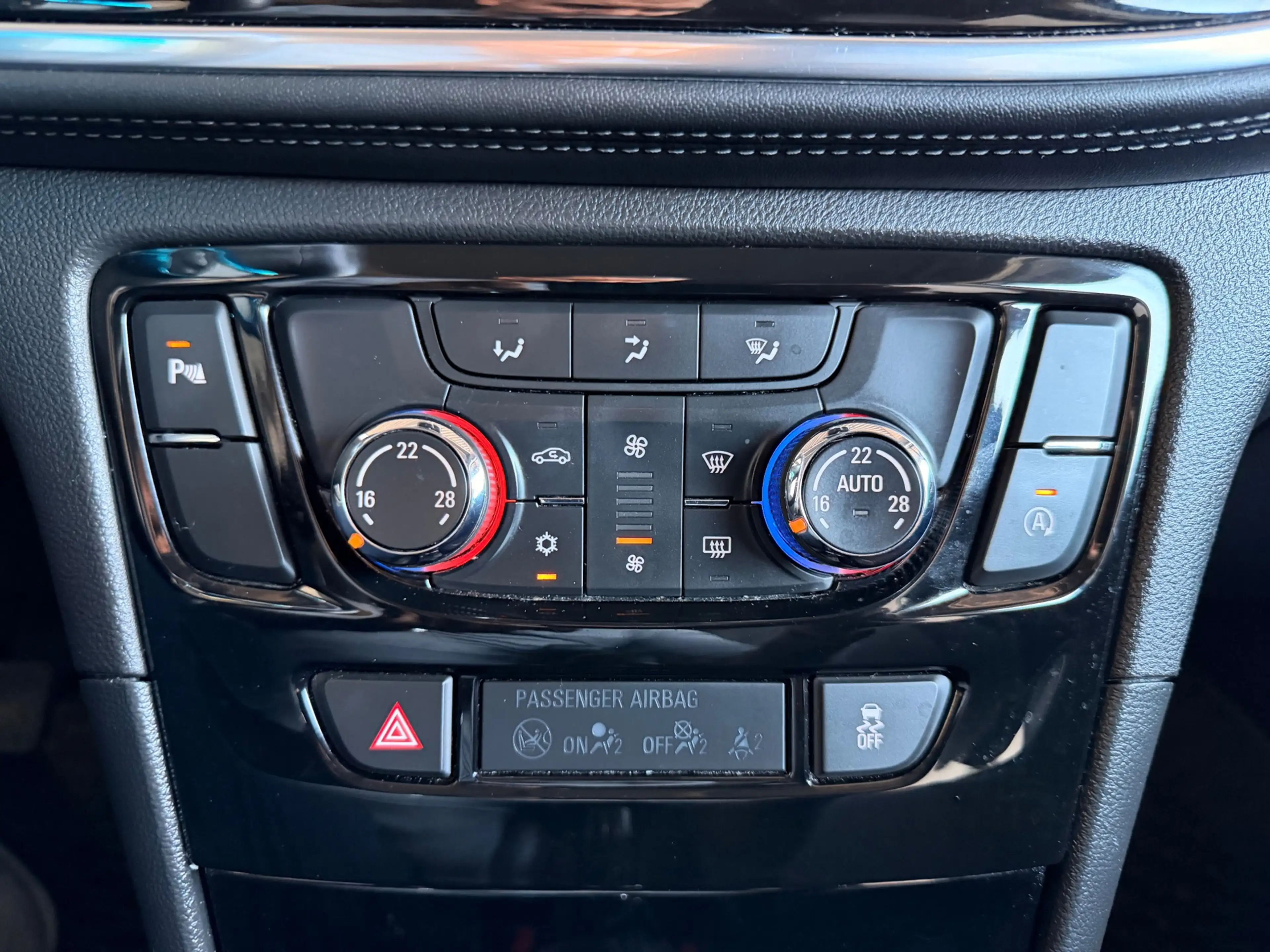 Opel Mokka X 1.6 Selection/Camera/Navi/Pdc/Led/Cruise-c/Climate — photo 23