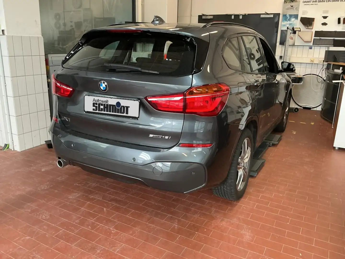 BMW X1 sDrive18i M Sport + 2Jahre-BPS.-GARANTIE Grau - 2