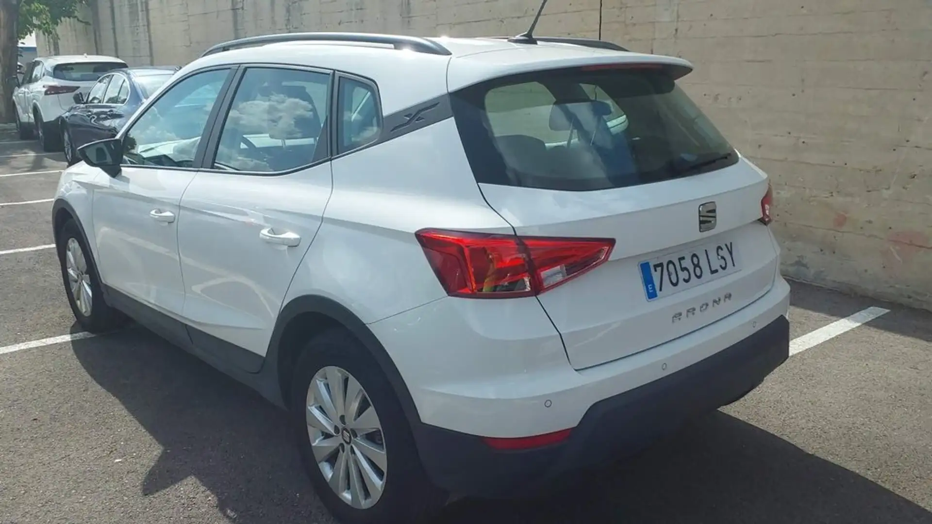 SEAT Arona 1.0 TSI Ecomotive S&S Style 110 Blanco - 2