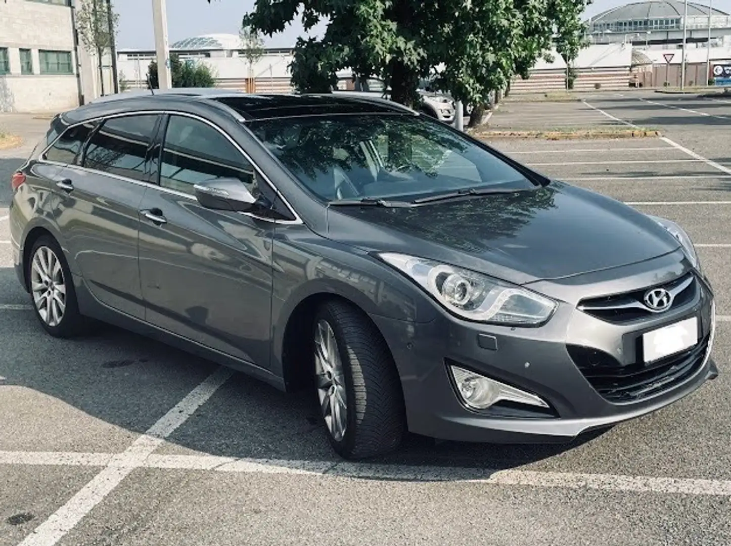 Hyundai i40 Wagon 1.7 crdi Style 136cv auto Szary - 1