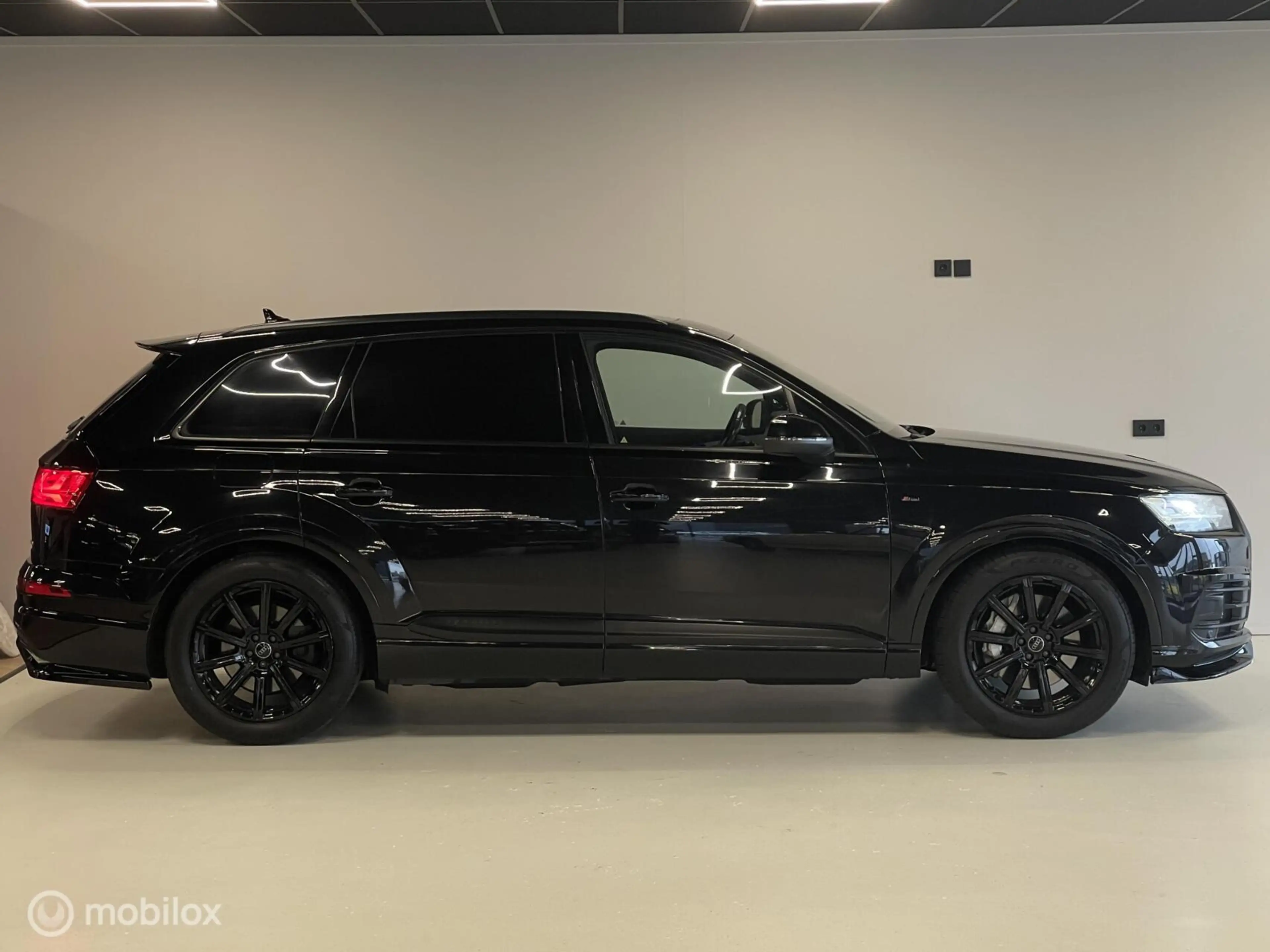 Audi Q7 SQ7 3.0 TDI quattro — photo 14
