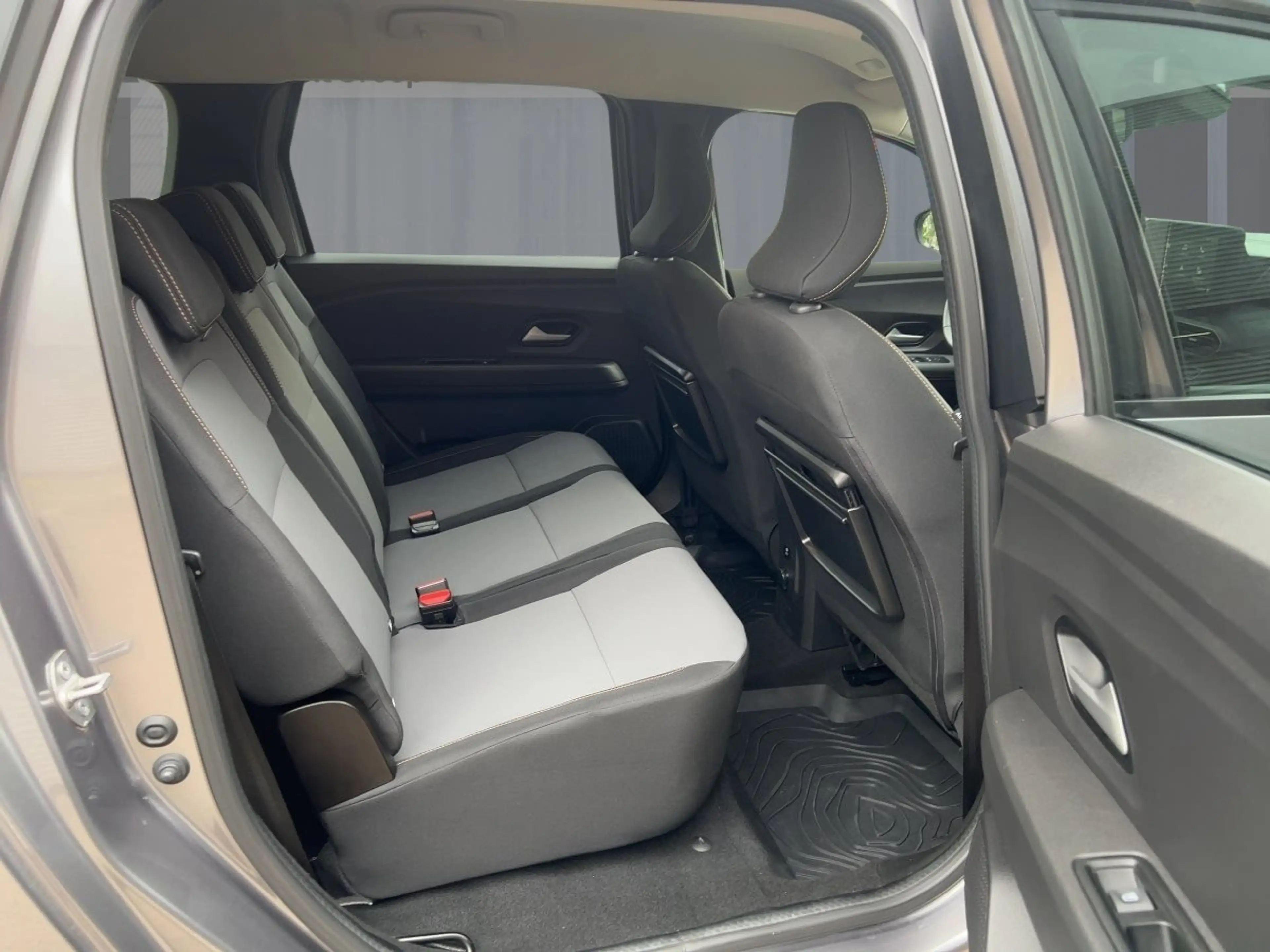 Dacia Jogger 1.0 TCe 110 Extreme — photo 9