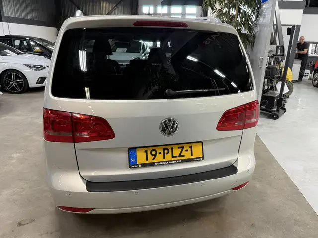 Volkswagen Touran view 5