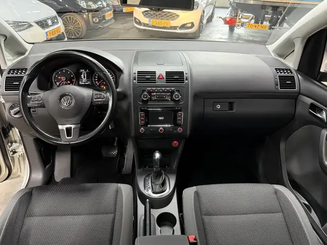 Volkswagen Touran view 10