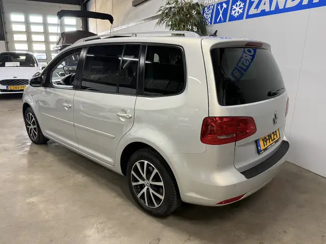 Volkswagen Touran view 8