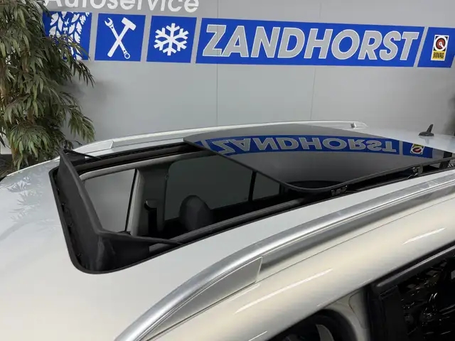 Volkswagen Touran view 13