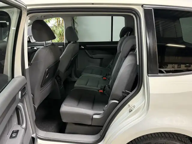 Volkswagen Touran view 9