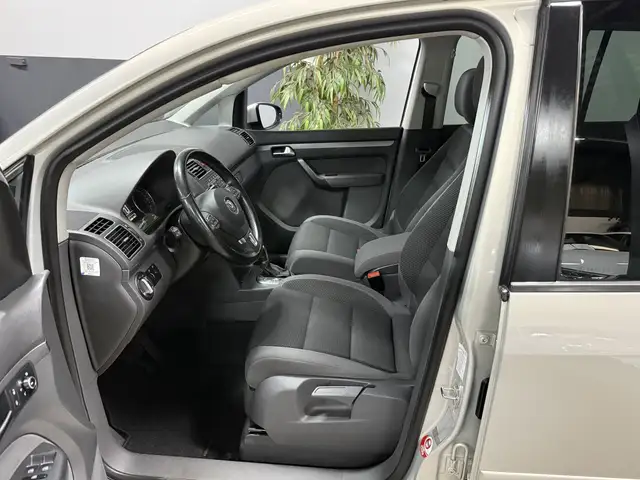 Volkswagen Touran view 6