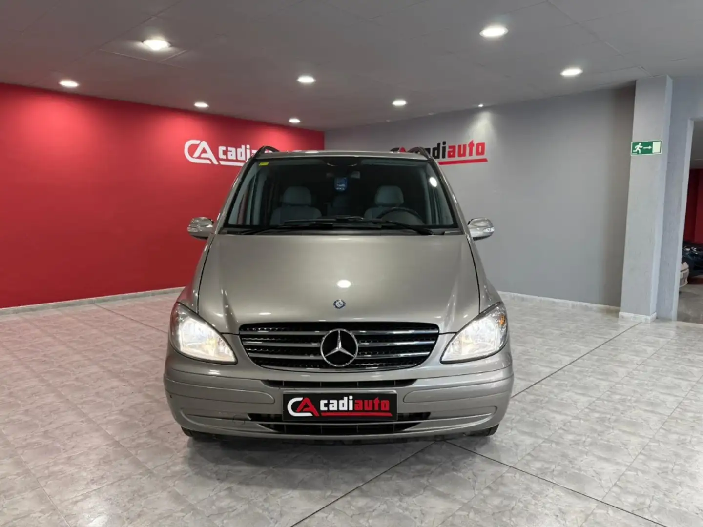 Mercedes-Benz Viano 2.0CDI Edición Narnia Compacta Gris - 2