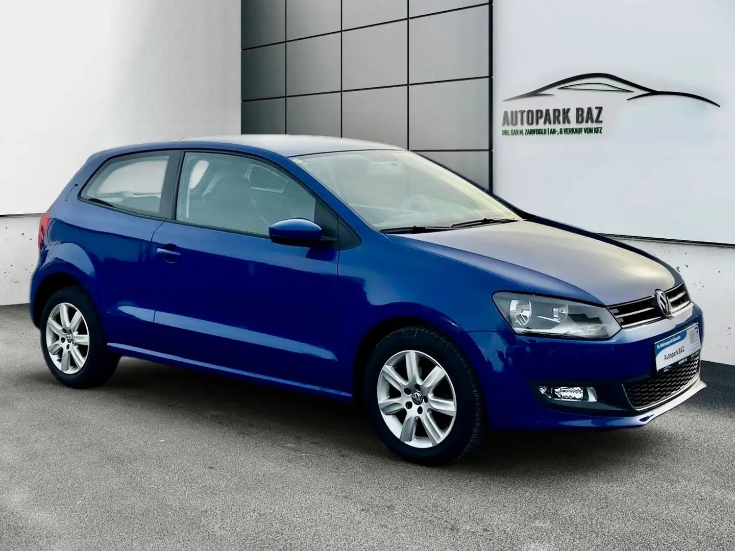 Volkswagen Polo V Highline AUTOMATIK *1.HAND*KLIM*ALU*SH* Blau - 2