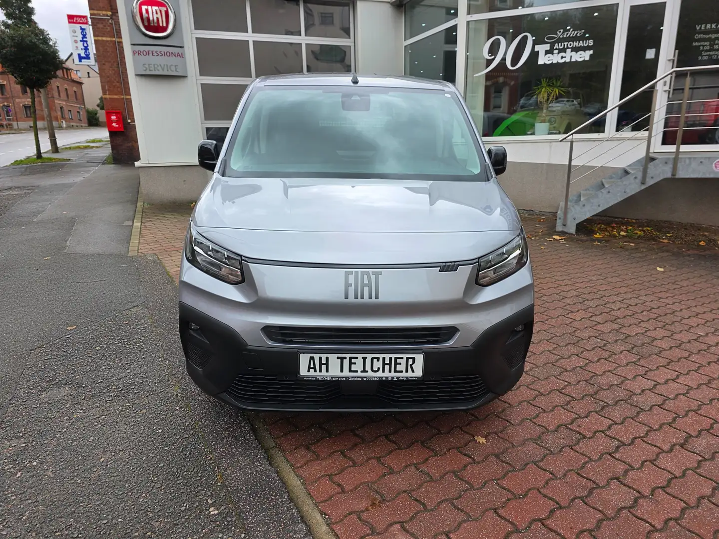 Fiat Doblo Kombi L1 5-Sitzer 1.5 BlueHDi 102PS Gris - 1