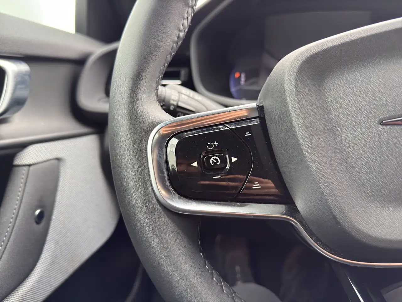 Polestar 2 снимка Polestar 2