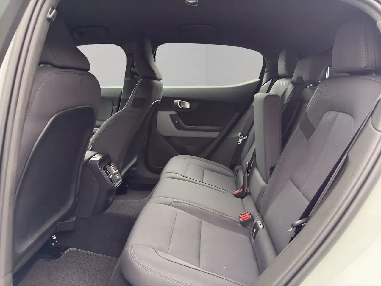 Polestar 2 снимка Polestar 2