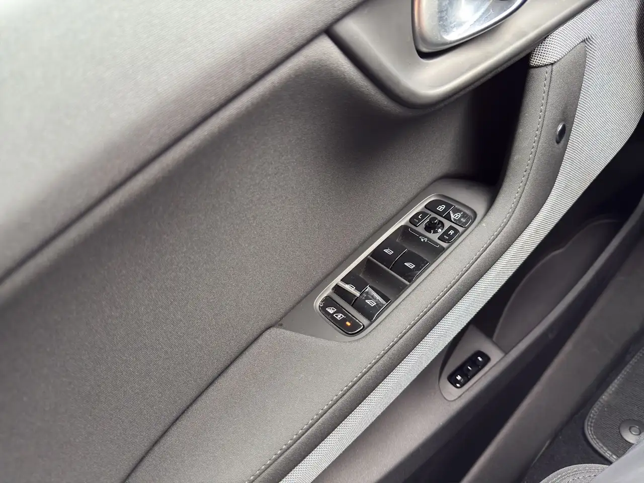 Polestar 2 снимка Polestar 2