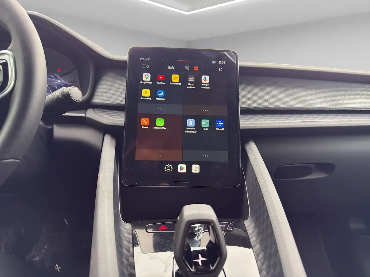 Polestar 2 снимка Polestar 2