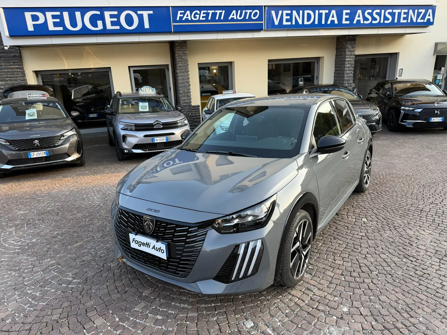 Peugeot 208 1.2 PURETECH 100CV GT Gris - 1
