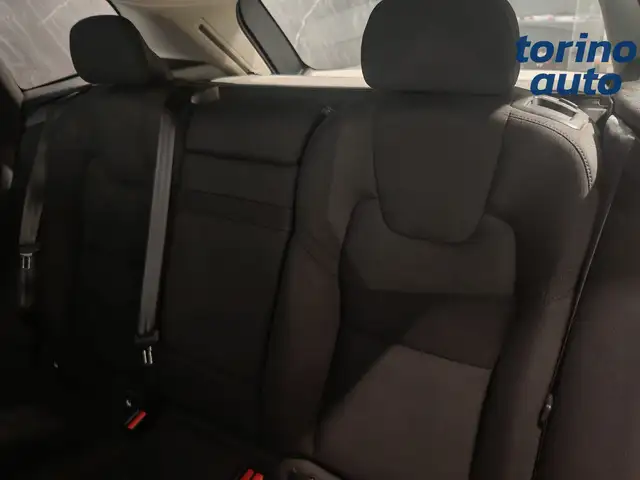 Volvo XC60 view 9