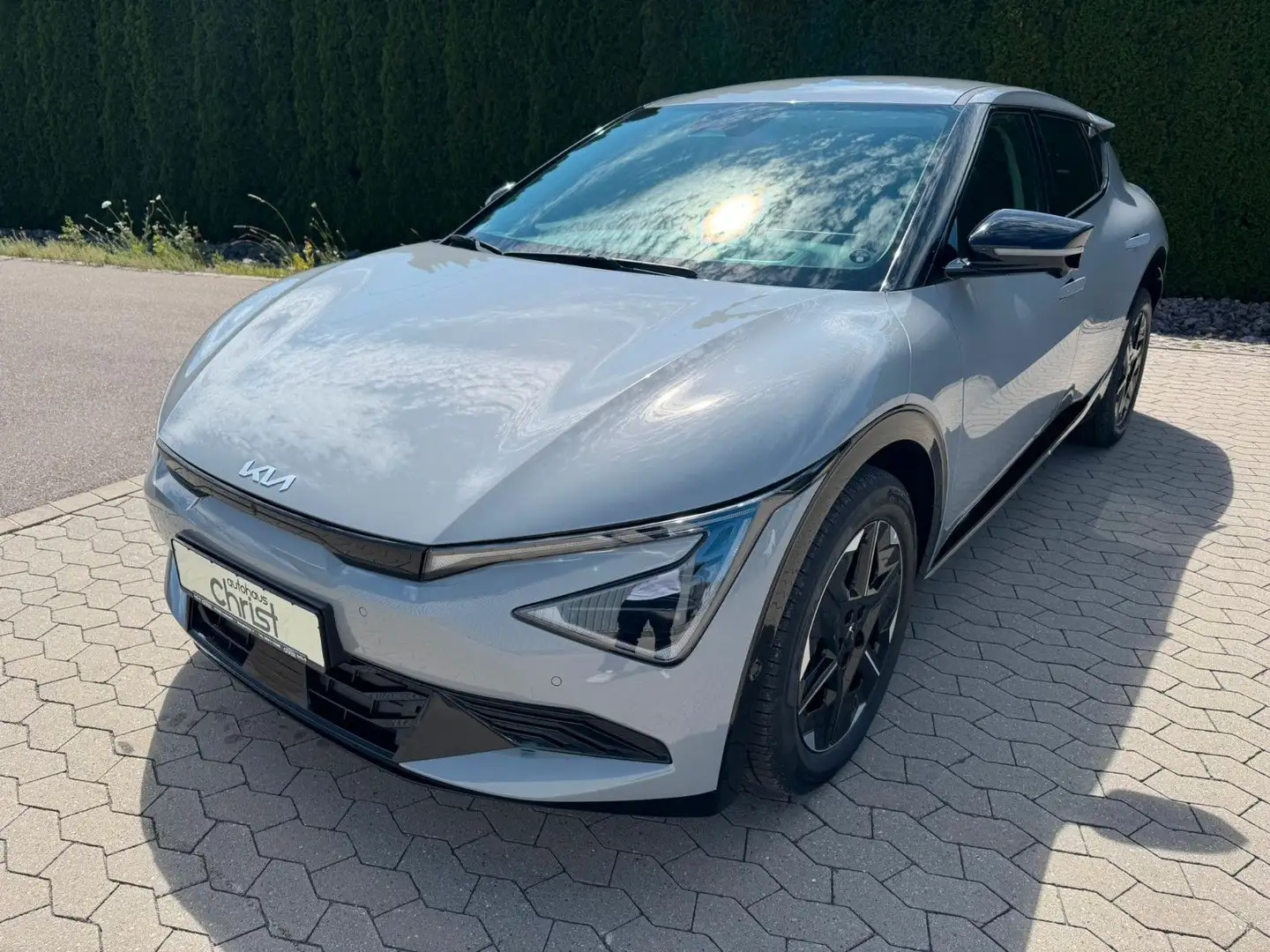 Kia EV6 84 kWh Earth*WP*Comfort*Assist*Drive*Head-Up Grau - 2