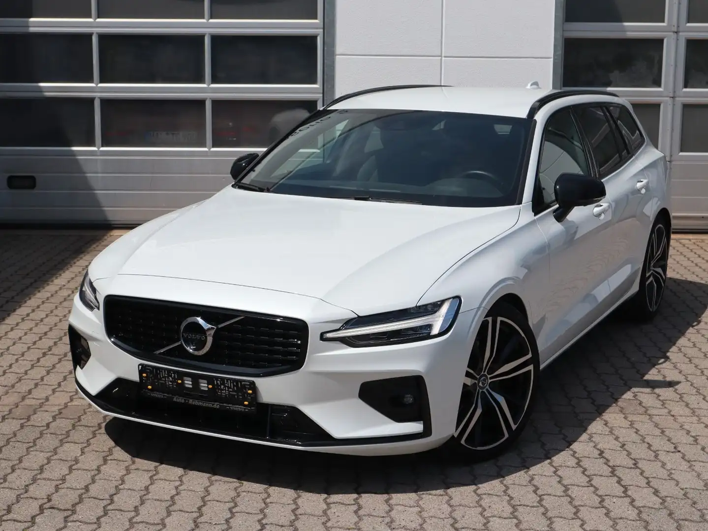 Volvo V60 B4 R Design Weiß - 2