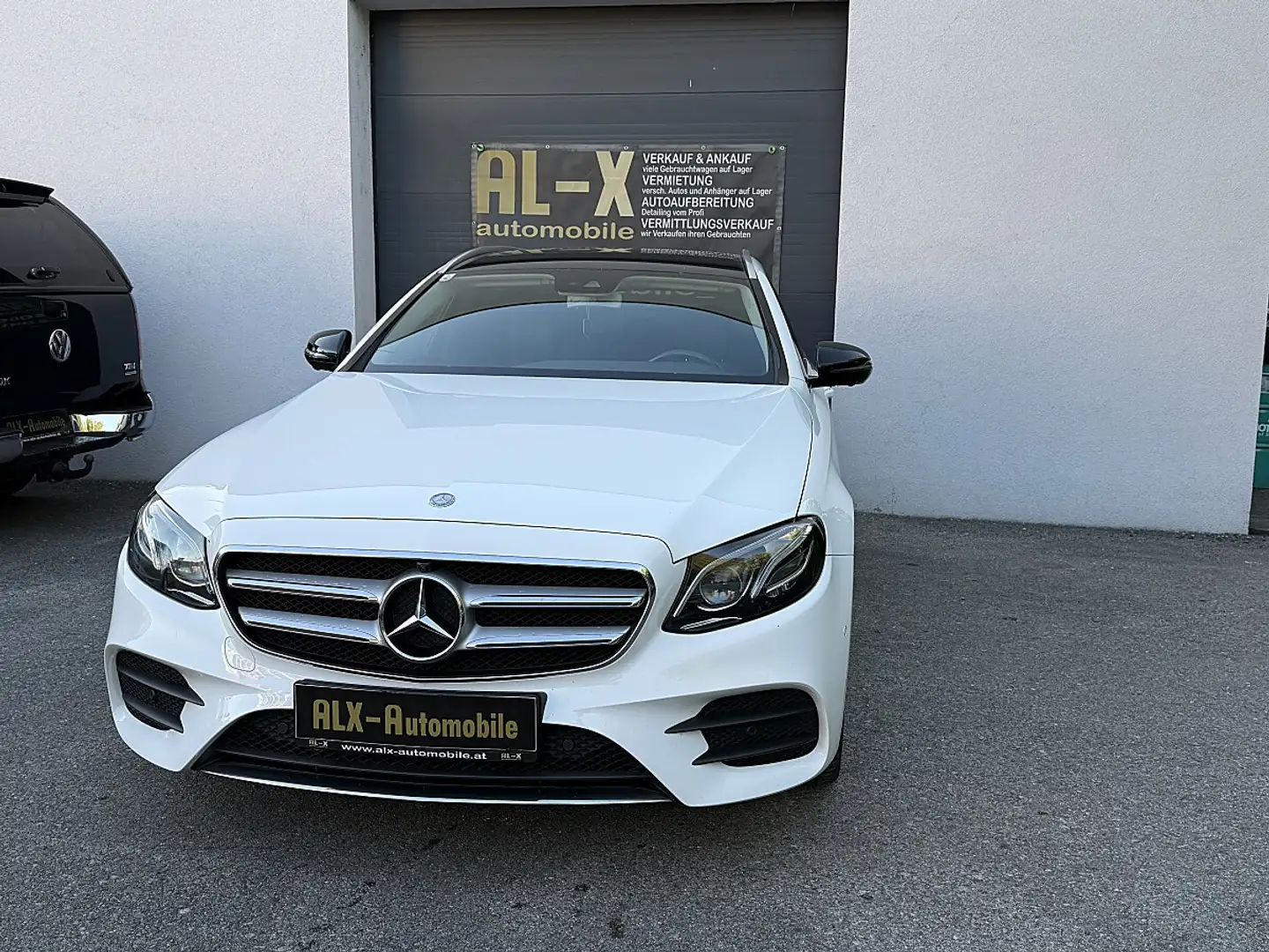 Mercedes-Benz E 220 d T Aut. Weiß - 2