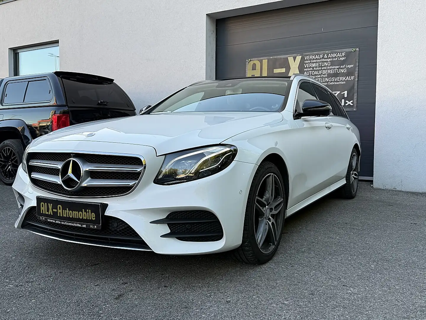 Mercedes-Benz E 220 d T Aut. Weiß - 1