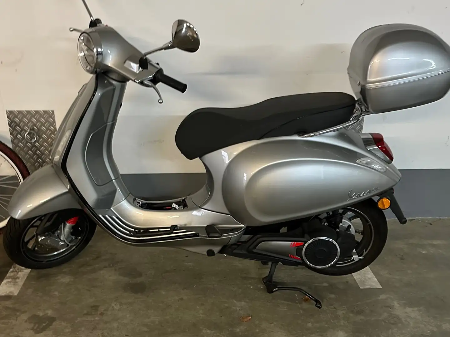 Vespa Elettrica 70 km/h Silber - 1