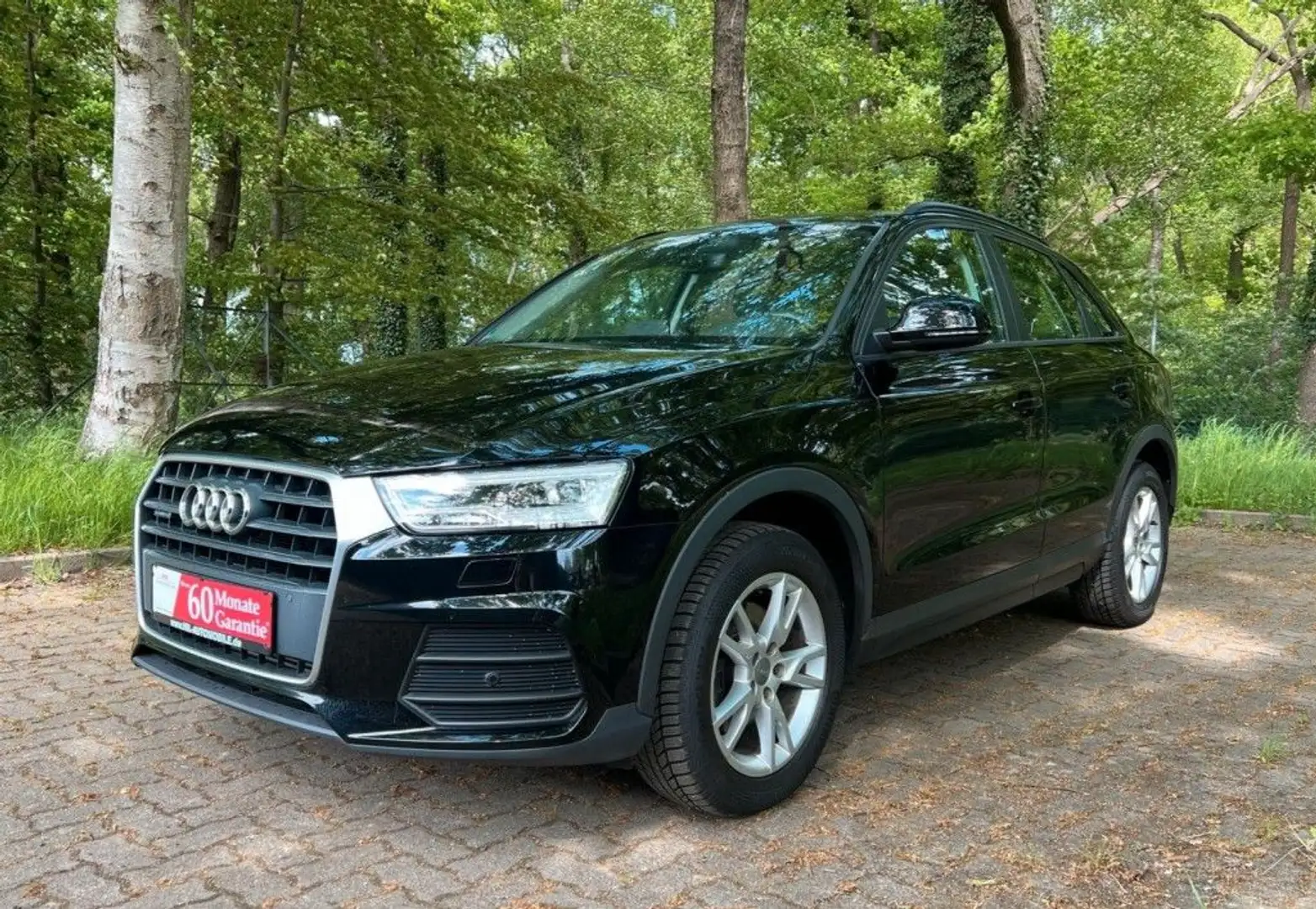 Audi Q3 basis quattro Schwarz - 2