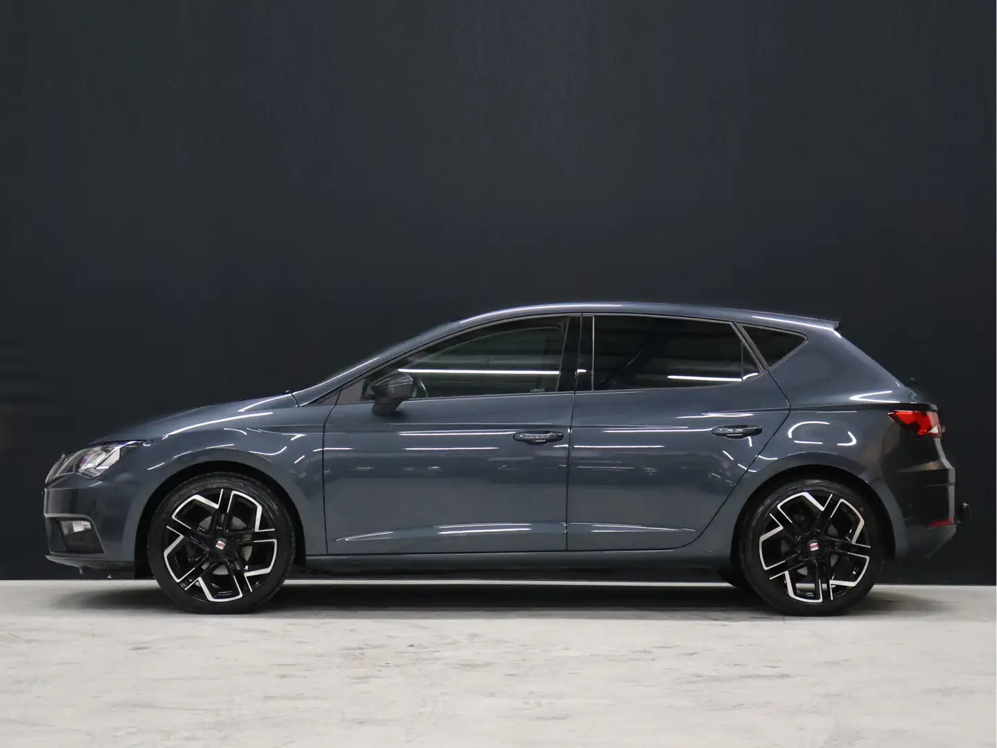 SEAT Leon 1.0 TSI Style Ultimate Edition [APPLE CARPLAY, TRE Gris - 2