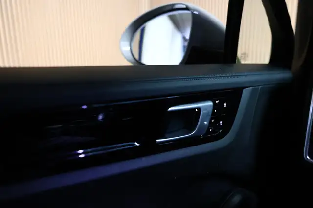 Porsche Cayenne view 15
