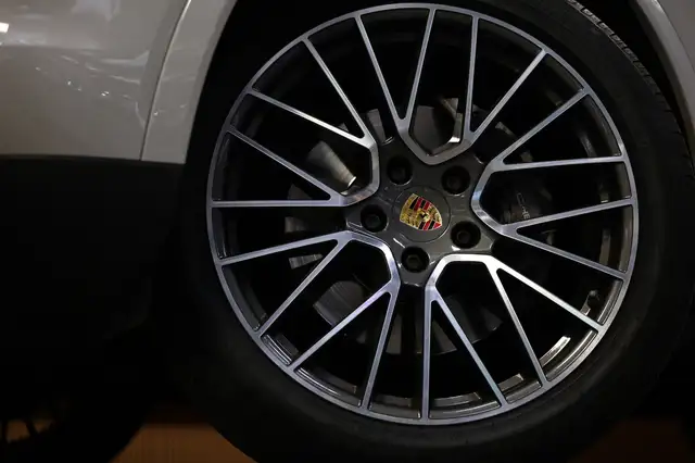 Porsche Cayenne view 4