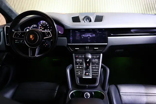 Porsche Cayenne view 2