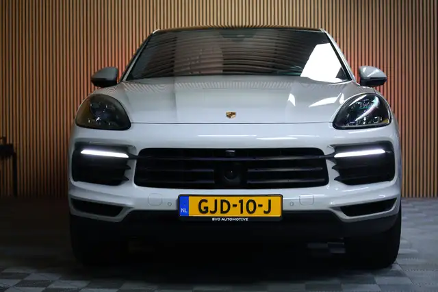 Porsche Cayenne view 6